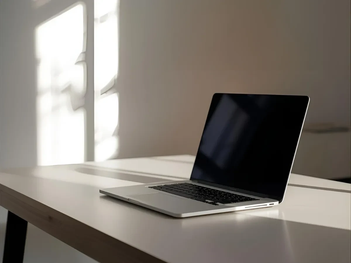 Kiểm tra tình trạng pin, hệ thống tản nhiệt và âm thanh