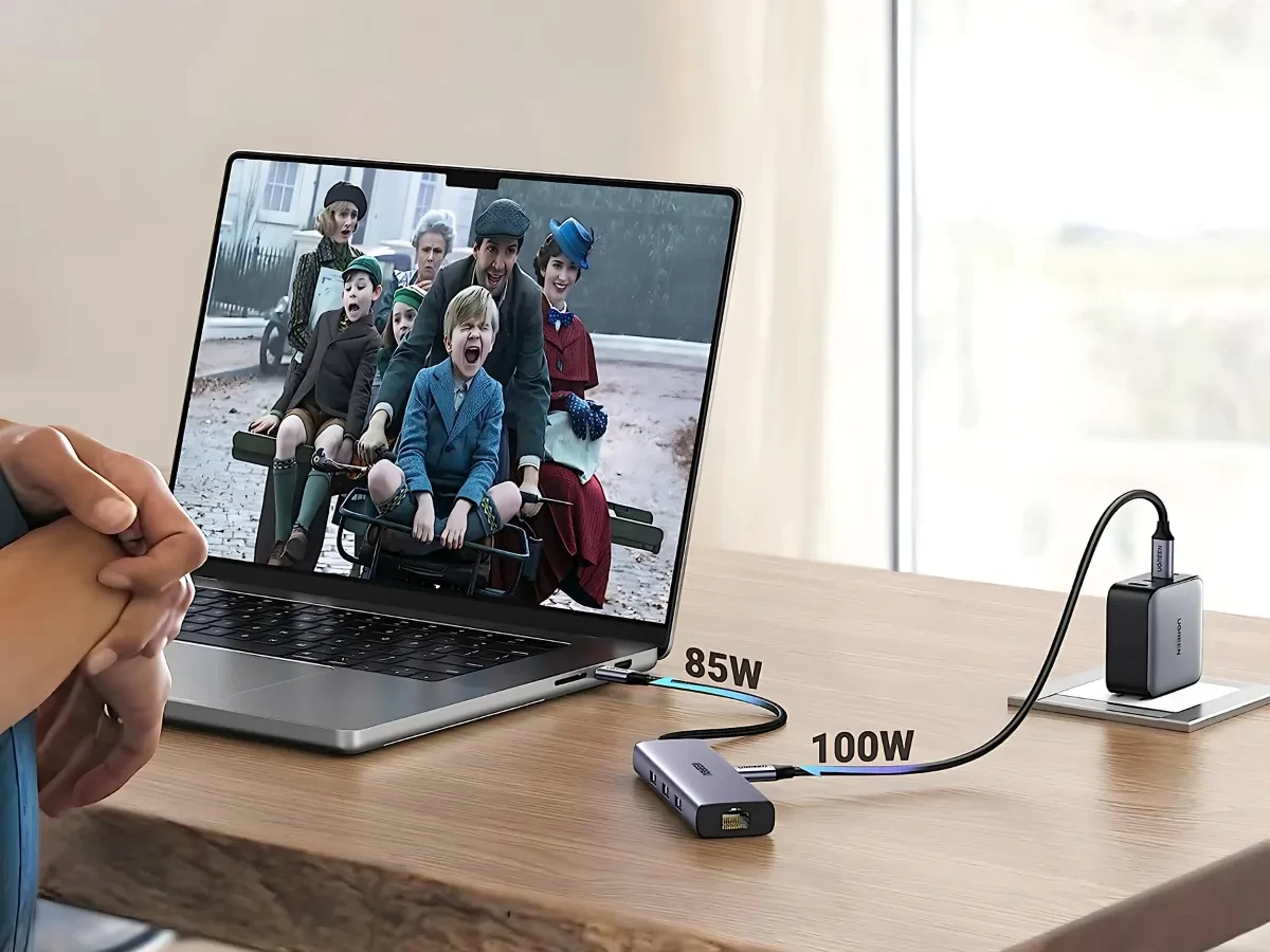 Một chiếc laptop đầy đủ cổng là bạn đồng hành đáng tin cậy của người làm nghề